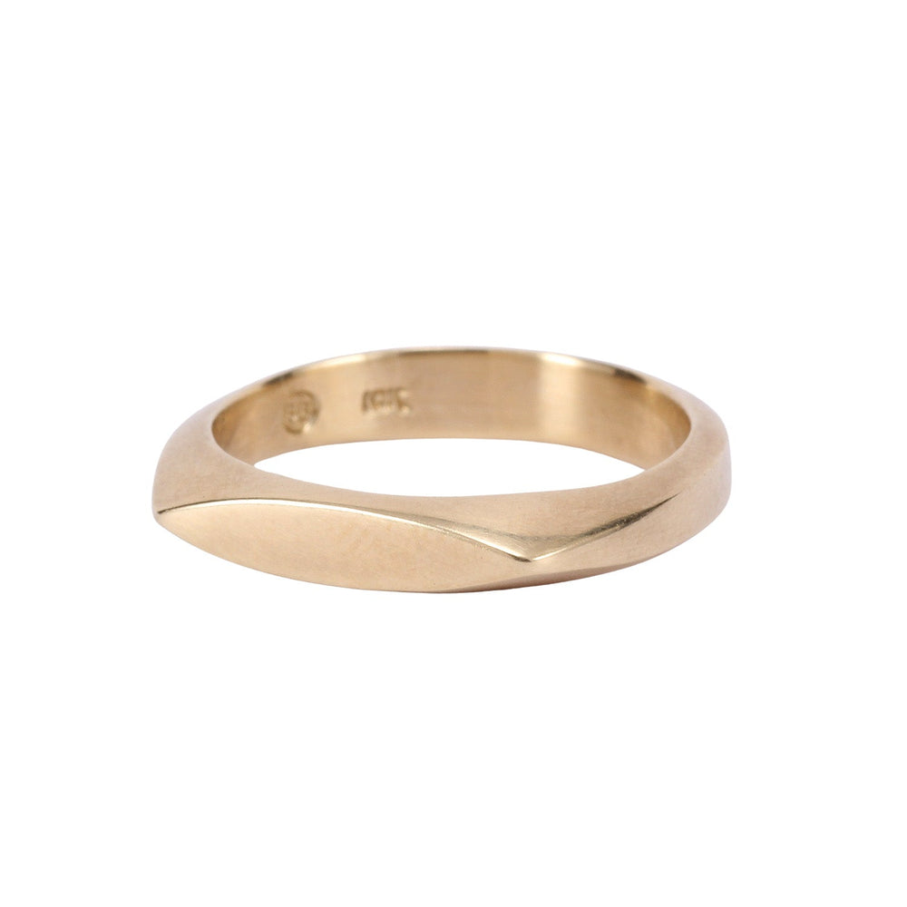 Angled view of Reed ring by Betsy Barron