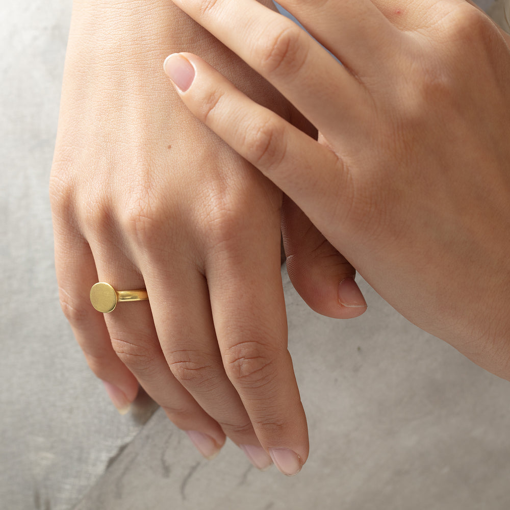 Model wearing Horizontal Oval Signet Ring on right hand